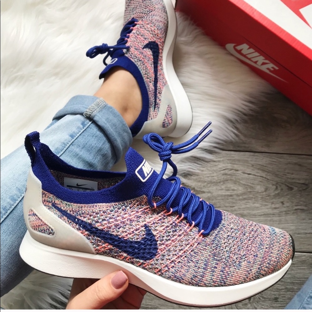 Nike womens flyknit racer sneaker running shoes - Picture 2 of 5